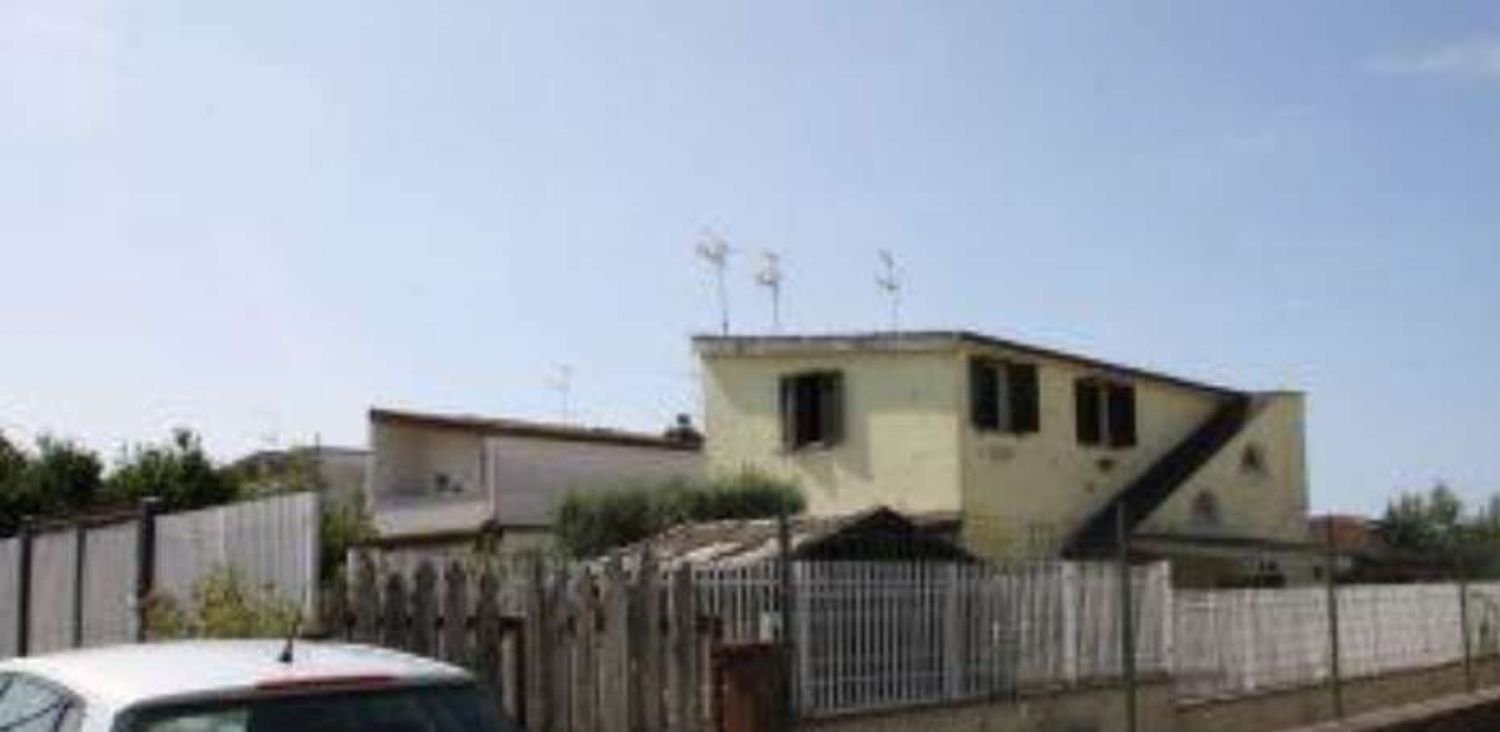 Apartamento de 3 divisões em Ardea, Italy N.º 237137