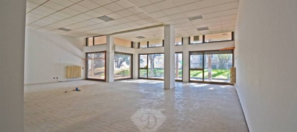 1-salle Propriété commerciale à Albizzate, Italy No. 70909 10