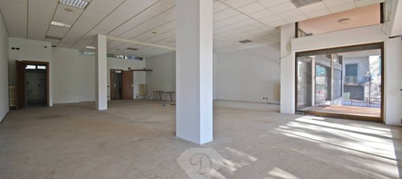 1-salle Propriété commerciale à Albizzate, Italy No. 70909 7