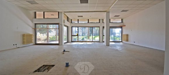 1-salle Propriété commerciale à Albizzate, Italy No. 70909 11