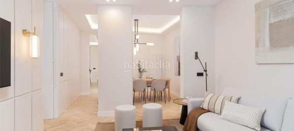 Apartamento de 3 dormitorios en Madrid, Spain No. 125096 4
