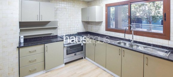 Таунхаус с 4 спальнями в Jumeirah Islands, ОАЭ № 99555 10