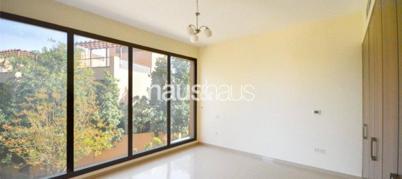 Таунхаус с 4 спальнями в Jumeirah Islands, ОАЭ № 99555 12