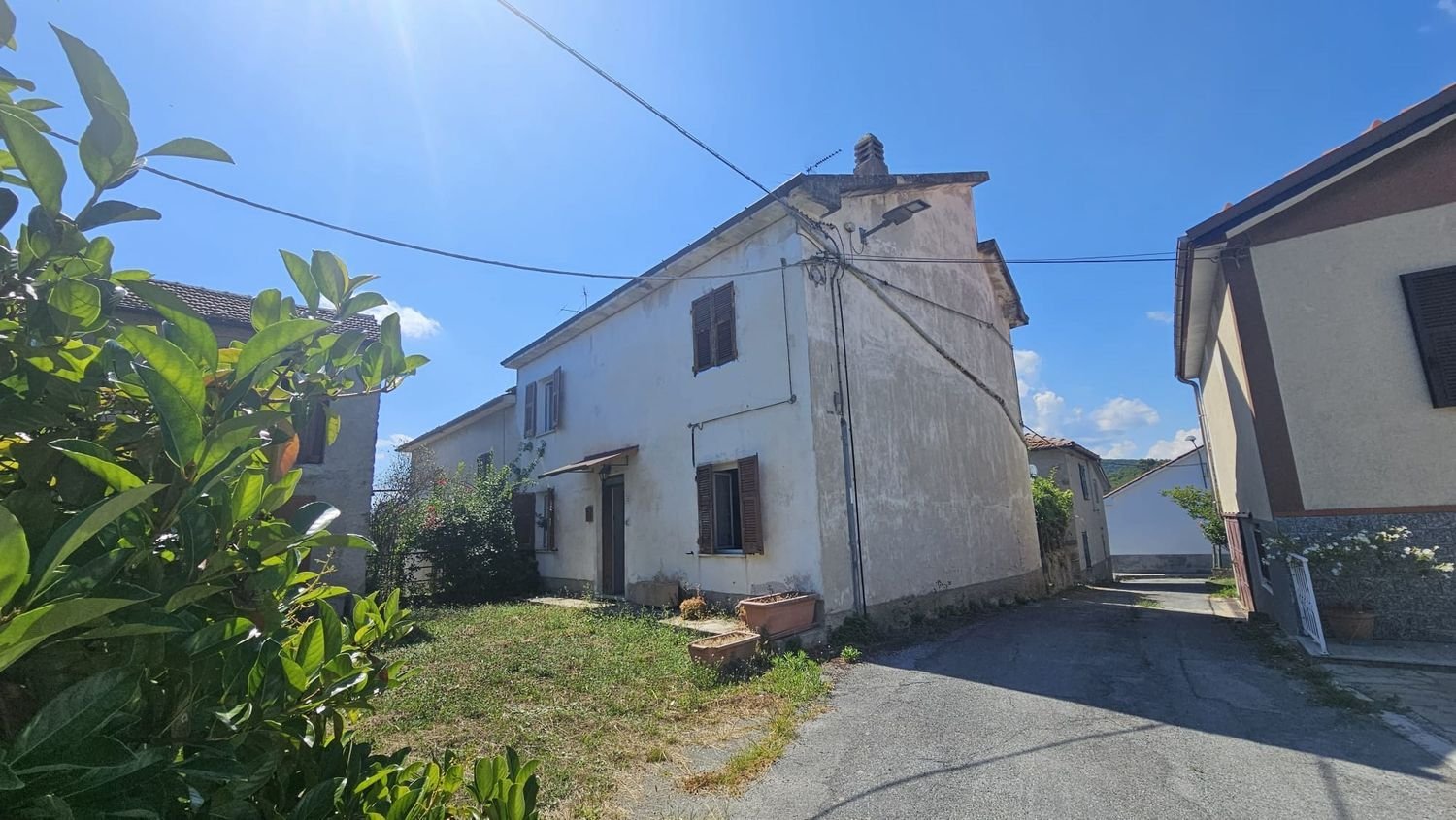 4 rooms House in Piana Crixia, Italy No. 266532