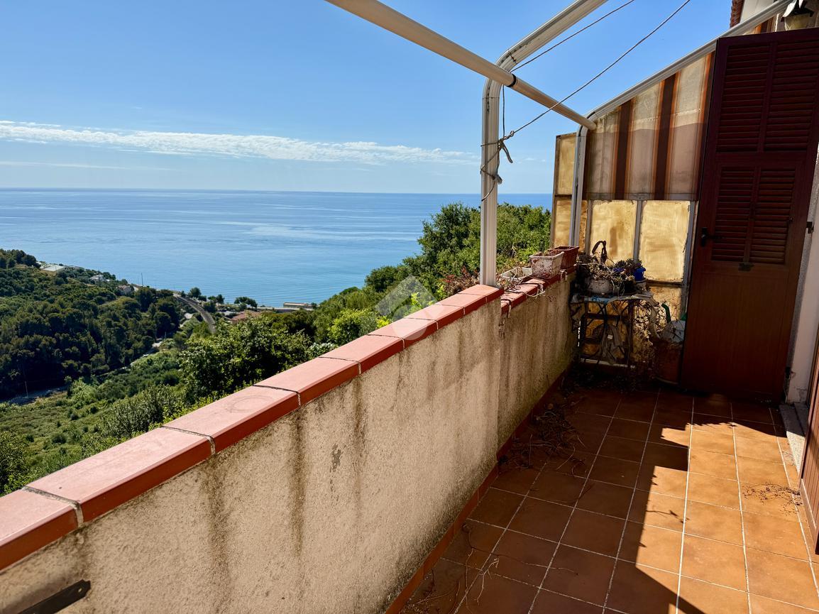 3غرفة شقة في San Lorenzo al Mare, Italy رقم 13148