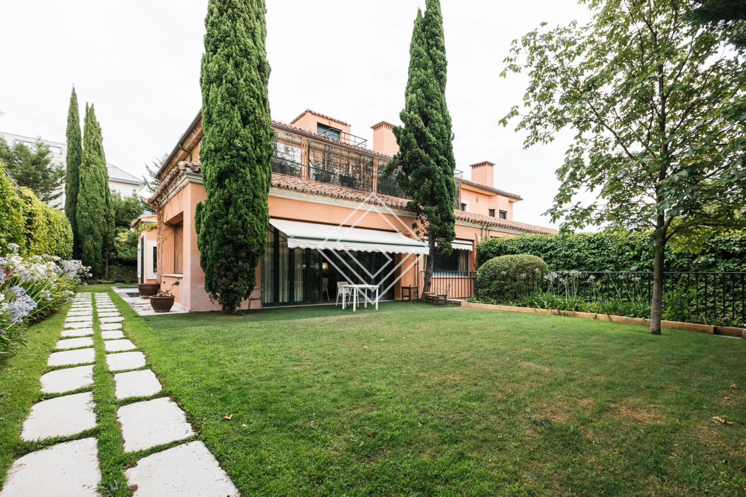 4 bedrooms Townhouse in Pozuelo de Alarcon, Spain No. 142882