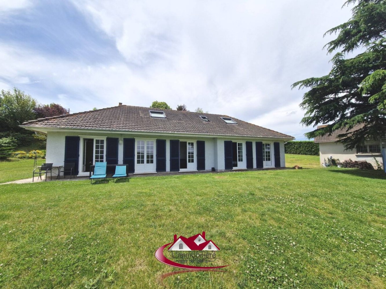 5 bedrooms Villa in Cherisy, France No. 157024