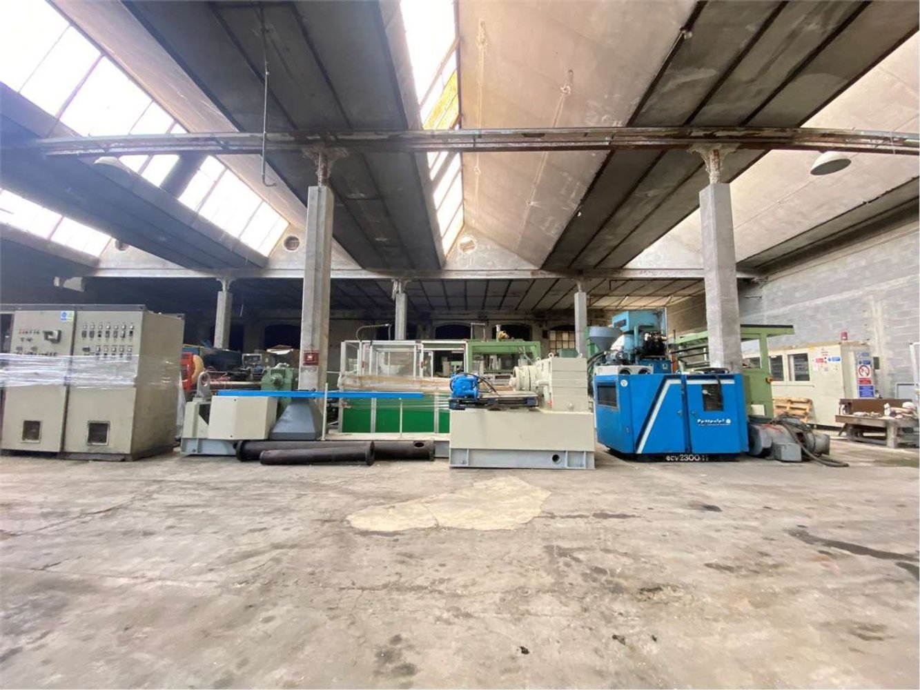 Almacén en Castiglione Olona, Italy 4000 m² No. 120449