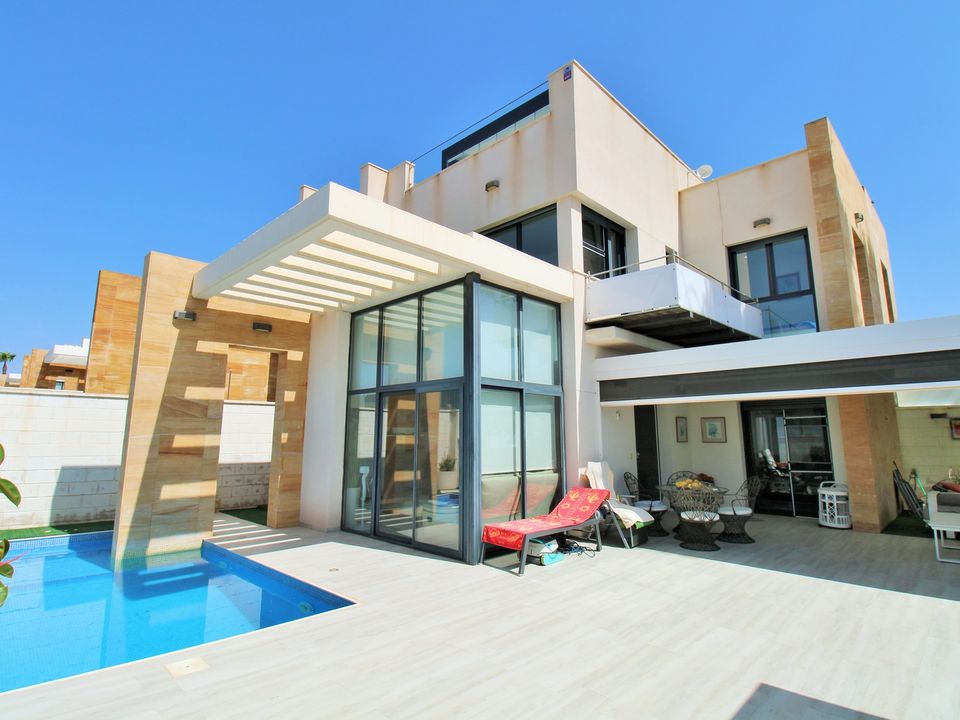 3 bedrooms Villa in Cabo Roig, Spain No. 176088
