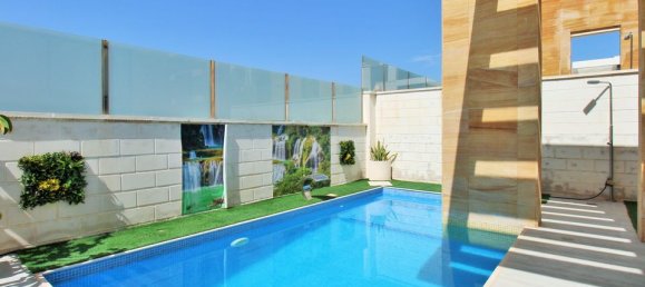 3 bedrooms Villa in Cabo Roig, Spain No. 176088 2