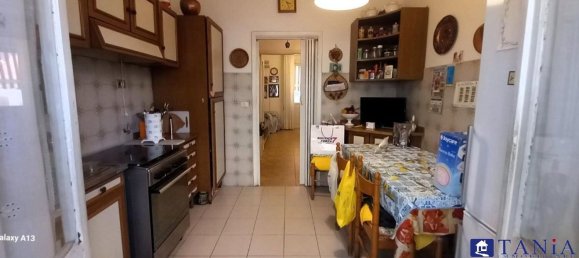 4 rooms Apartment in Carrara, Italy No. 50661 9