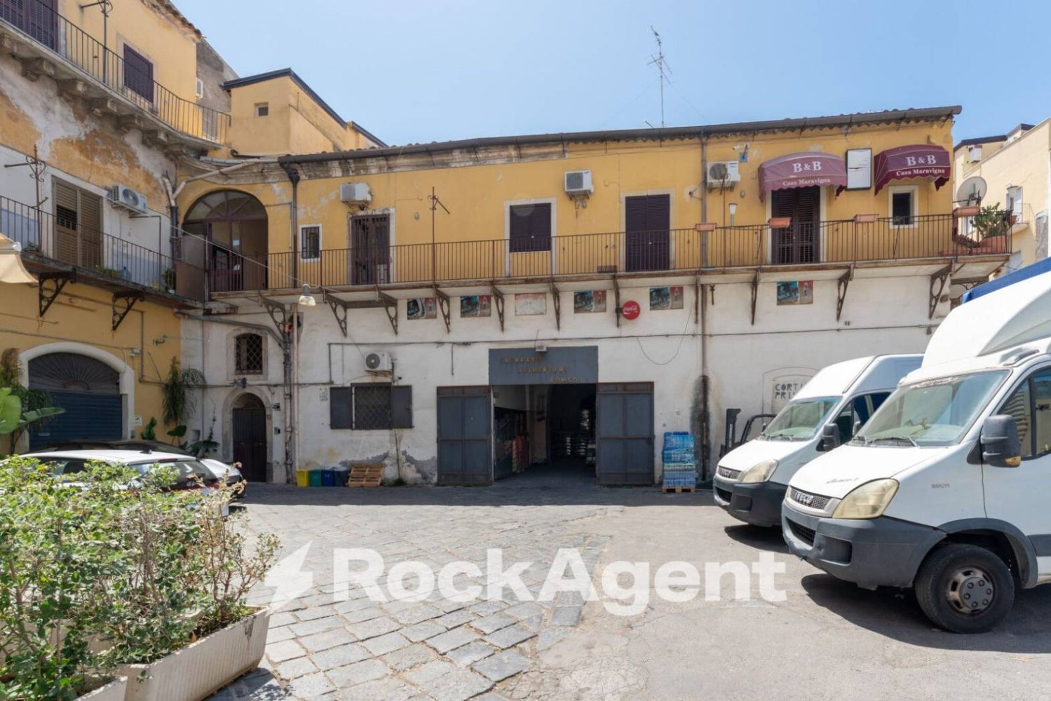 470m² Warehouse in Catania, Italy No. 294790