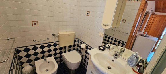 Дом с 4 комнатами в Комаккьо, Италия № 127950 29