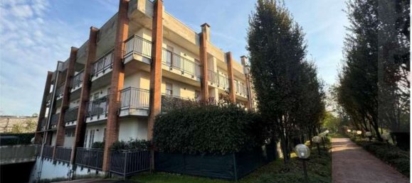 3 rooms Apartment in Cardano al Campo, Italy No. 3207 3