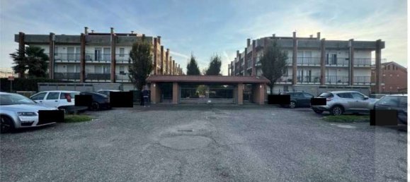 3 rooms Apartment in Cardano al Campo, Italy No. 3207 5