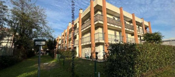 3 rooms Apartment in Cardano al Campo, Italy No. 3207 4