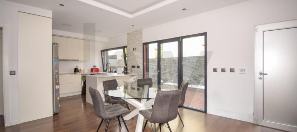 3 bedrooms Villa in Cascais, Portugal No. 202713 7