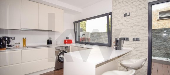 3 bedrooms Villa in Cascais, Portugal No. 202713 8