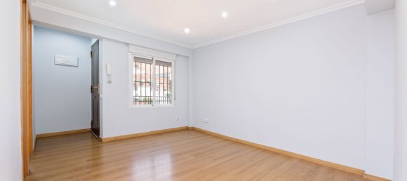 Apartamento de 2 dormitorios en Madrid, Spain No. 172937 2