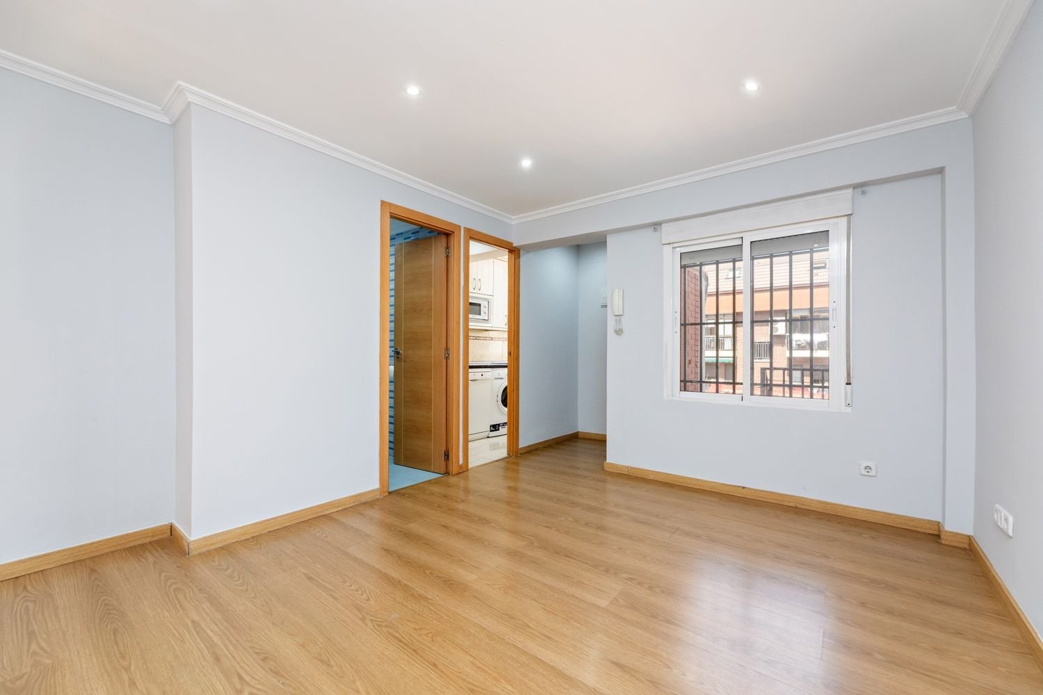 Apartamento de 2 dormitorios en Madrid, Spain No. 172937