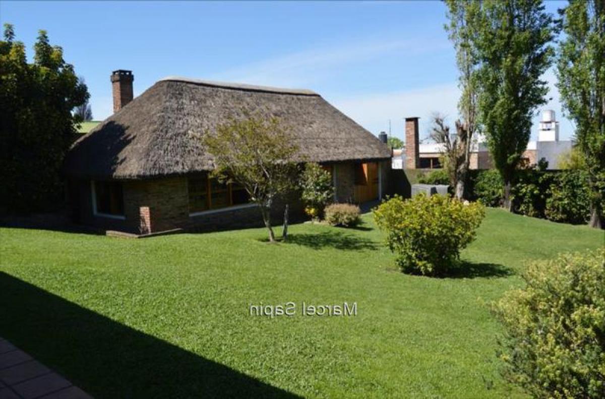 Casa de 6 dormitorios en Montevideo, Uruguay No. 11008