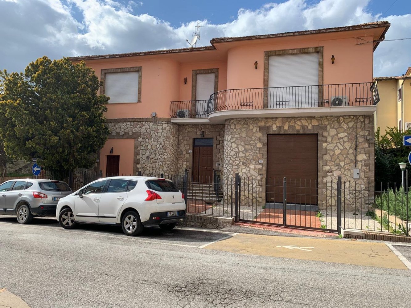 Дом с 6 комнатами в Авильяно Умбро, Италия № 123680