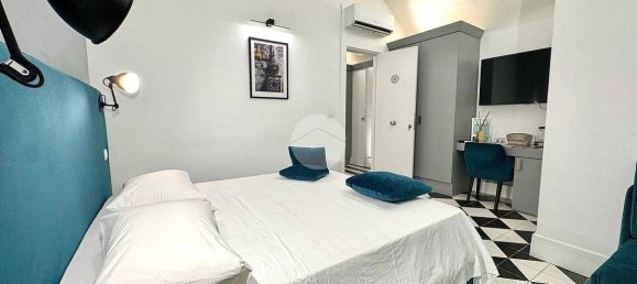 3 bedrooms Apartment in Naples, Italy No. 349710 20