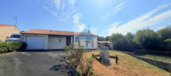 3 bedrooms House in Charente-Maritime, France No. 321230 2