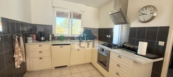 3 bedrooms House in Charente-Maritime, France No. 321230 7