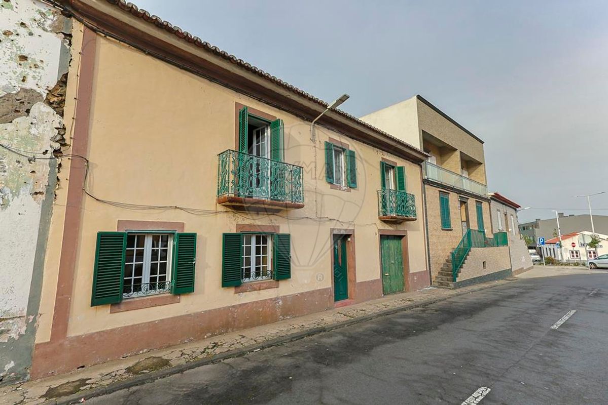 4 غرف نوم منزل في Ponta Delgada, Portugal رقم 44299