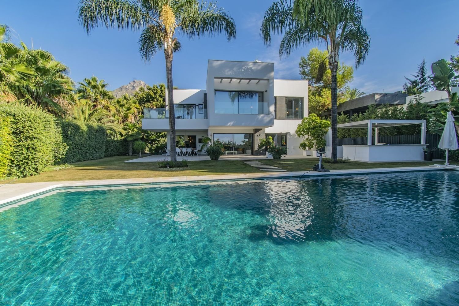 6 bedrooms Villa in Marbella, Spain No. 90364