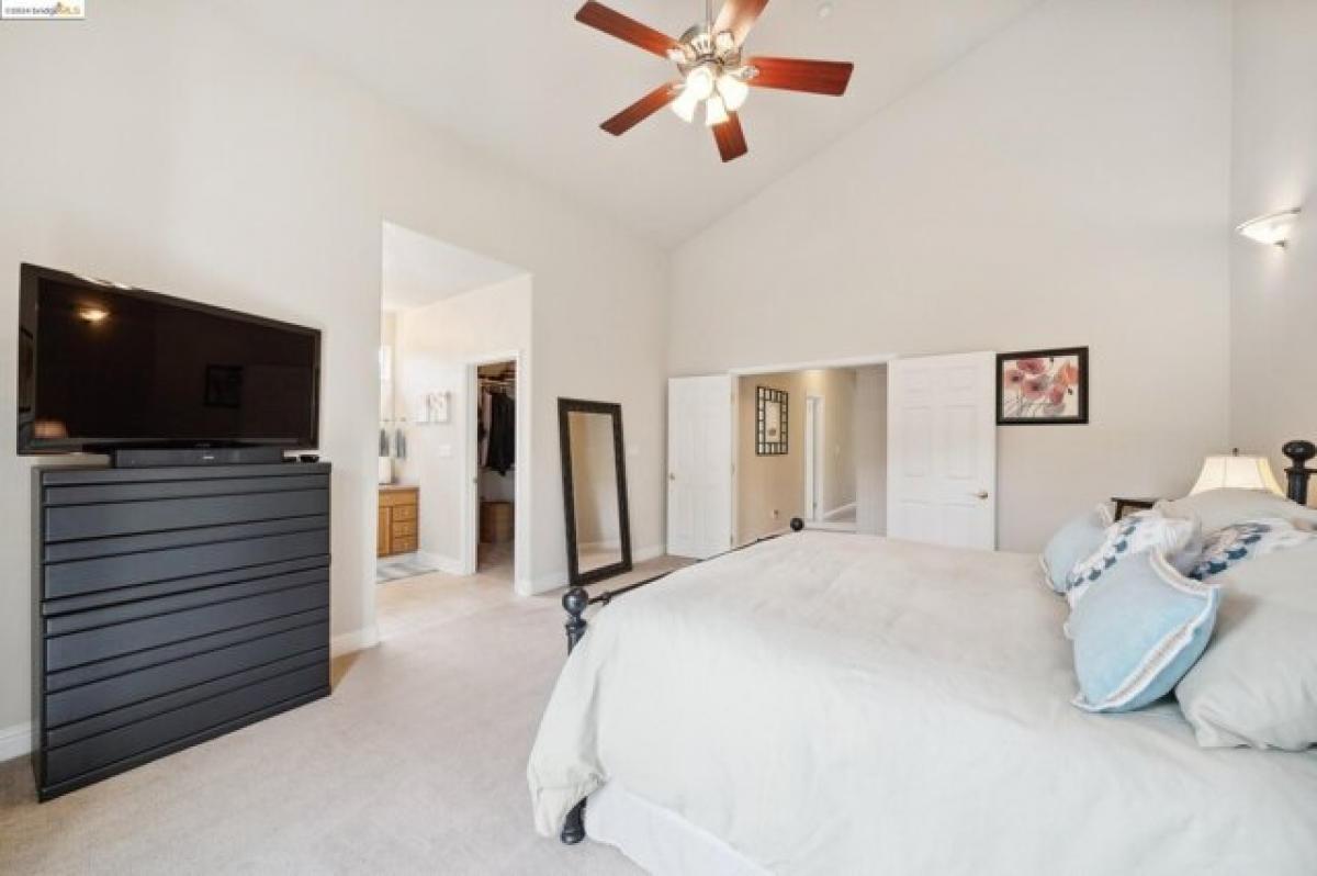 Casa de 4 dormitorios en Concord, USA No. 340719