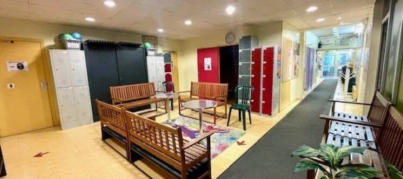 285m² Commercial property in Paris, France No. 115448 8