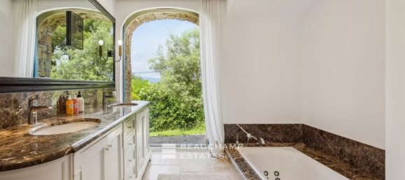 4 bedrooms Villa in Cannes, France No. 291839 8