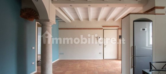 Квартира с 2 спальнями в Гуссаго, Италия № 220501 4