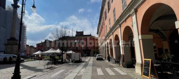 2-salle Propriété commerciale à Piacenza, Italy No. 81668 3