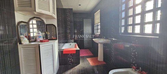 Villa de 5 dormitorios en Swieqi, Malta No. 1973 17