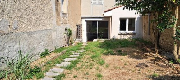 Casa de 3 dormitorios en Saint-Jean-d'Angely, France No. 319877 16