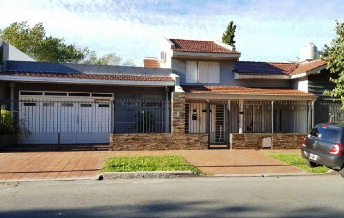 4 bedrooms House in Mar del Plata, Argentina No. 85296