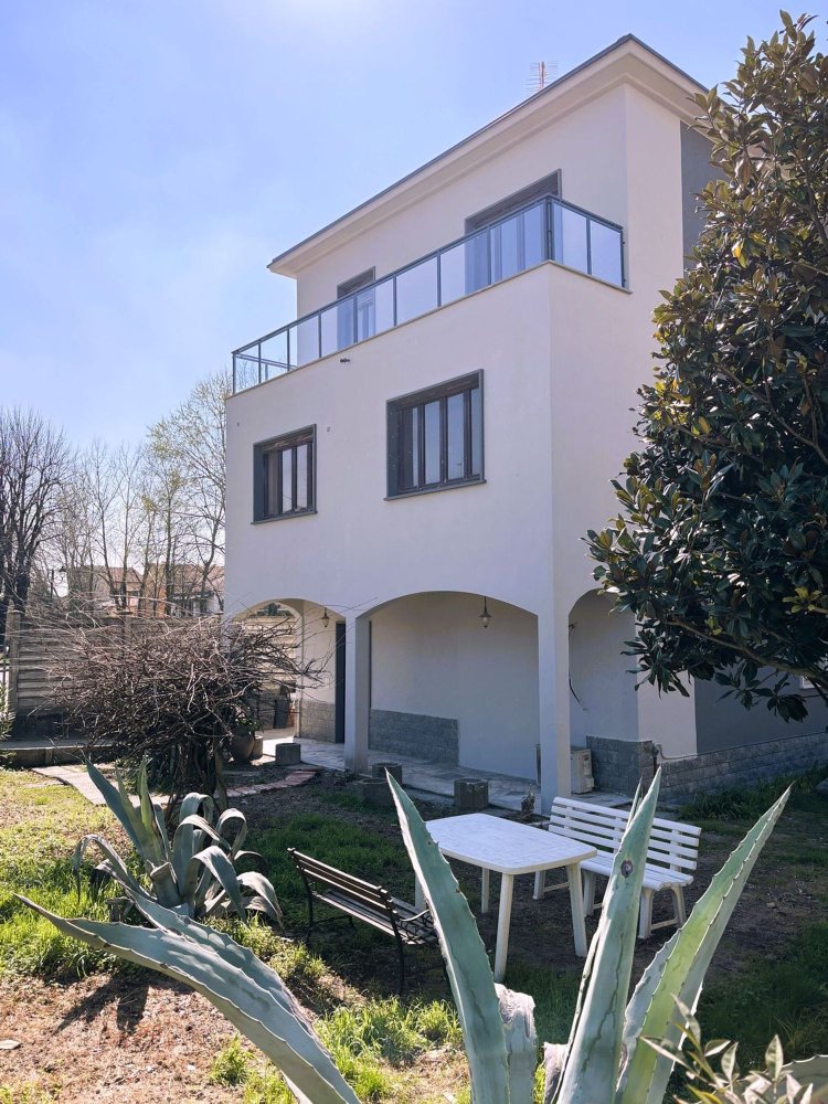 4 rooms Villa in Landriano, Italy No. 7833