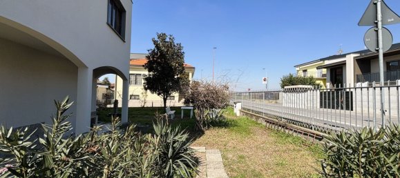 4 rooms Villa in Landriano, Italy No. 7833 10