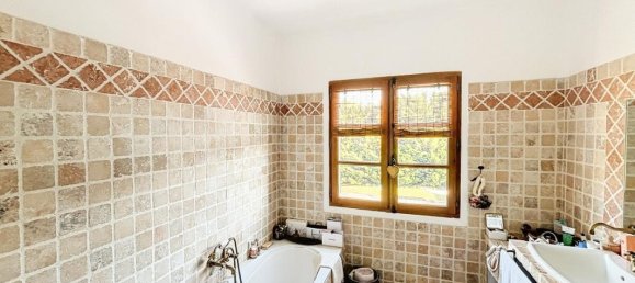 Villa de 4 dormitorios en Cabries, France No. 348685 9