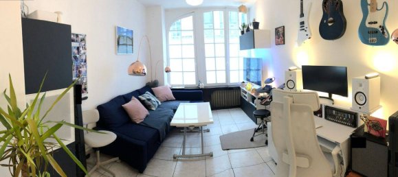 Studio in Paris, France No. 328030 2