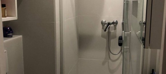 Studio in Paris, France No. 328030 4