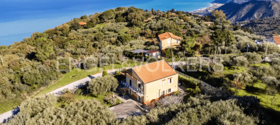 6 bedrooms Villa in Naso, Italy No. 132420 2