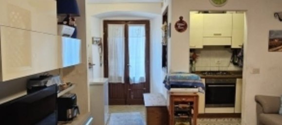 3 rooms Apartment in Capraia e Limite, Italy No. 257028 3