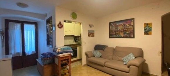 3 rooms Apartment in Capraia e Limite, Italy No. 257028 8