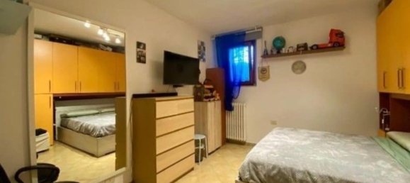 3 rooms Apartment in Capraia e Limite, Italy No. 257028 2