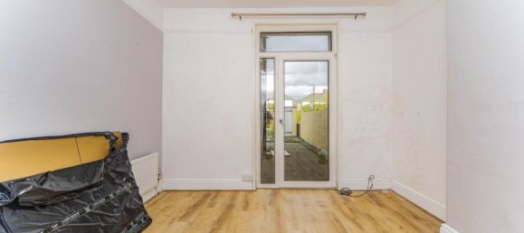 House in Bridgend, United Kingdom No. 2662 3