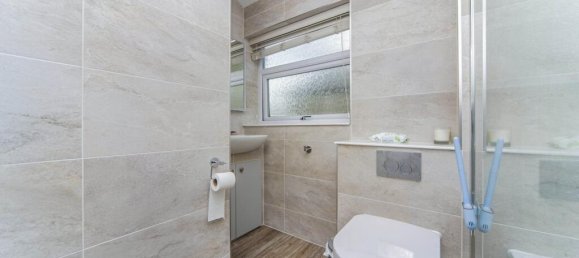 House in Bridgend, United Kingdom No. 2662 11